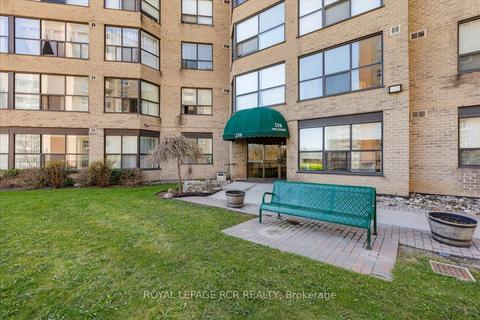 206 - 250 Davis Dr, Condo with 2 bedrooms, 2 bathrooms and 1 parking in Newmarket ON | Card Image