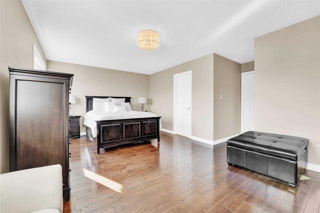 61 Ozner Cres, House semidetached with 3 bedrooms, 4 bathrooms and 4 parking in Vaughan ON | Image 18