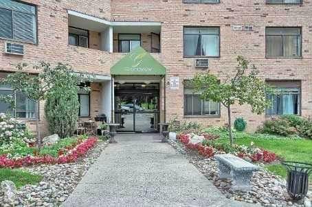 404 - 260 Davis Dr, Condo with 2 bedrooms, 1 bathrooms and 2 parking in Newmarket ON | Image 1