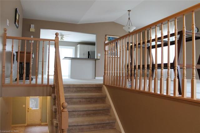 8209 Woodsview Crescent, House detached with 4 bedrooms, 2 bathrooms and 4 parking in Niagara Falls ON | Image 3