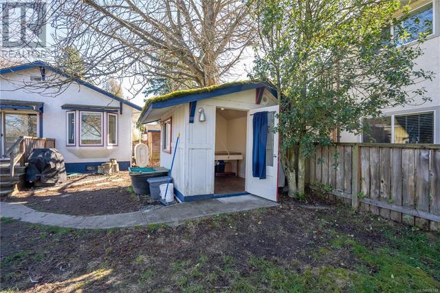 3228 Seaton St, House detached with 2 bedrooms, 1 bathrooms and 4 parking in Saanich BC | Image 28