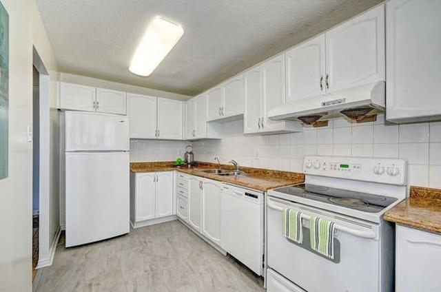 1102 - 375 King St N, Condo with 3 bedrooms, 2 bathrooms and 1 parking in Waterloo ON | Image 3