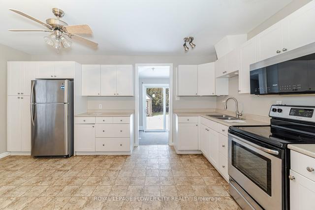 189 Dundas St N, House semidetached with 2 bedrooms, 2 bathrooms and 5 parking in Cambridge ON | Image 2