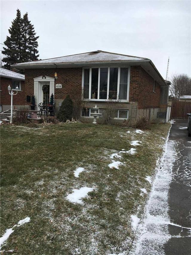 658 Gibb St, House detached with 2 bedrooms, 2 bathrooms and 4 parking in Oshawa ON | Image 1