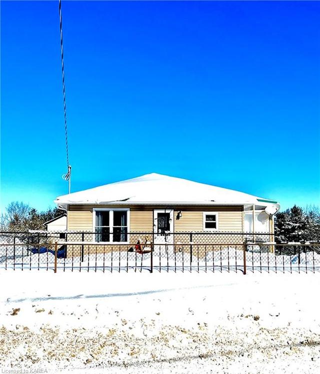 10131 Highway 41, House detached with 2 bedrooms, 1 bathrooms and 8 parking in Addington Highlands ON | Image 1