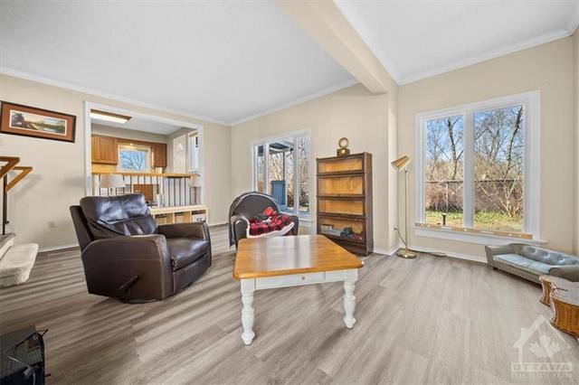 28 Antler Avenue, House detached with 3 bedrooms, 4 bathrooms and 5 parking in Ottawa ON | Image 15