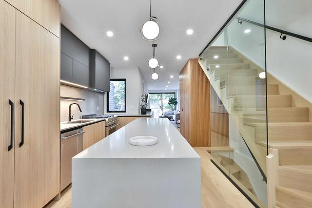 701 Shaw St, House semidetached with 4 bedrooms, 5 bathrooms and 2 parking in Toronto ON | Image 10