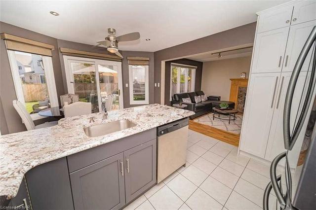 20 Consiglia Dr, House detached with 4 bedrooms, 4 bathrooms and 6 parking in St. Catharines ON | Image 2