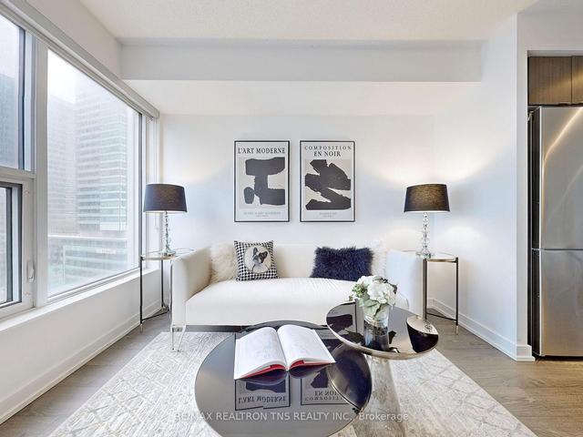 1502 - 10 York St, Condo with 1 bedrooms, 1 bathrooms and 0 parking in Toronto ON | Image 2