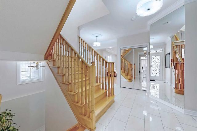 31 Estrella Cres, House detached with 4 bedrooms, 3 bathrooms and 5 parking in Richmond Hill ON | Image 2
