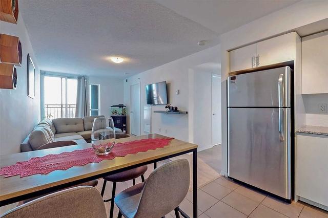 408 - 800 Lawrence Ave W, Condo with 2 bedrooms, 1 bathrooms and 1 parking in Toronto ON | Image 4