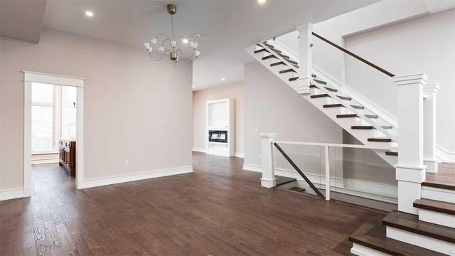 130 Lake Cres, House detached with 4 bedrooms, 5 bathrooms and 1 parking in Toronto ON | Image 5