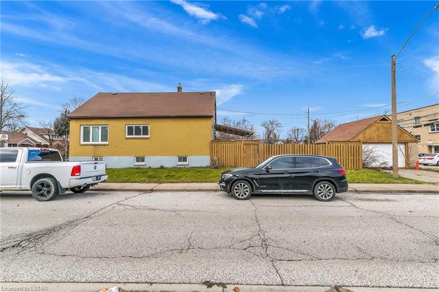 1196 Janette Avenue, House detached with 6 bedrooms, 3 bathrooms and 3 parking in Windsor ON | Image 27