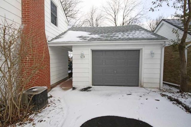 695 Masson St, House detached with 4 bedrooms, 2 bathrooms and 4 parking in Oshawa ON | Image 3