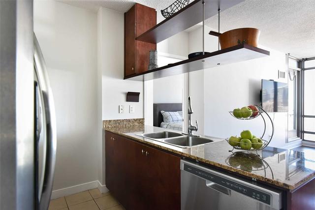 2507 - 3 Navy Wharf Crt, Condo with 2 bedrooms, 2 bathrooms and 1 parking in Toronto ON | Image 2