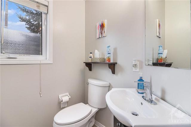 1310 Halton Terrace, Townhouse with 3 bedrooms, 2 bathrooms and 3 parking in Ottawa ON | Image 14