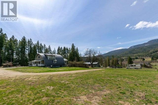 5800 97b Highway, House detached with 3 bedrooms, 2 bathrooms and 99 parking in Columbia Shuswap D BC | Image 33