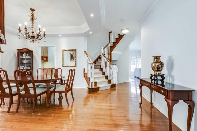 302 Tower Hill Rd, House detached with 5 bedrooms, 4 bathrooms and 4 parking in Richmond Hill ON | Image 2