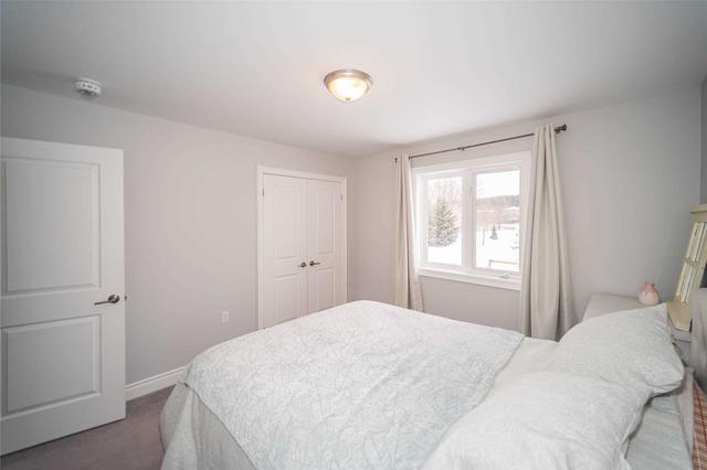 14 Lowry Crt, House detached with 3 bedrooms, 3 bathrooms and 4 parking in Barrie ON | Image 9