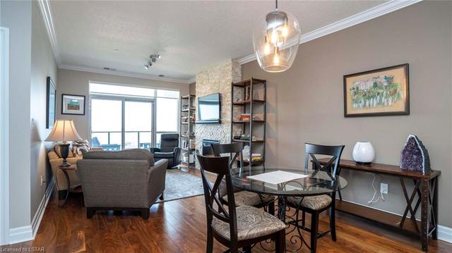 1013 - 240 Villagewalk Boulevard, House attached with 2 bedrooms, 1 bathrooms and 2 parking in London ON | Image 5