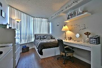 1012 - 75 King St E, Condo with 2 bedrooms, 2 bathrooms and 3 parking in Mississauga ON | Image 8
