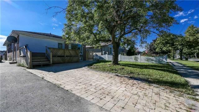 81 Shier Dr, House detached with 3 bedrooms, 3 bathrooms and 5 parking in Toronto ON | Image 1