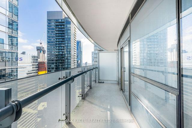3809 - 14 York St, Condo with 1 bedrooms, 1 bathrooms and 0 parking in Toronto ON | Image 2