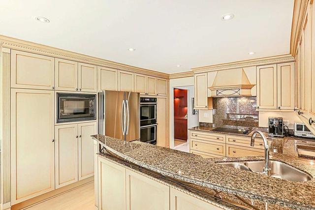 23 Green Acres Rd, House detached with 4 bedrooms, 4 bathrooms and 6 parking in Vaughan ON | Image 3