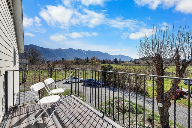 2813 Highway 3, House detached with 3 bedrooms, 2 bathrooms and null parking in Central Kootenay B BC | Image 9