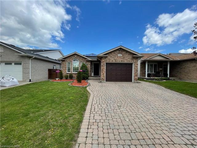 8239 Harvest Crescent, House detached with 6 bedrooms, 2 bathrooms and 3 parking in Niagara Falls ON | Image 2