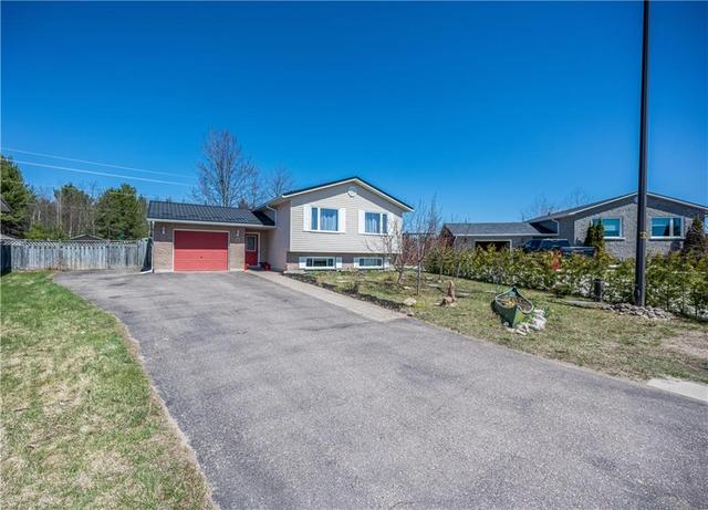 11 Concord Street, House detached with 5 bedrooms, 2 bathrooms and 5 parking in Petawawa ON | Image 1