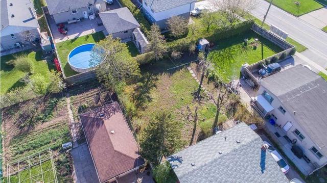 392 Weighton Dr, House detached with 3 bedrooms, 2 bathrooms and 3 parking in Oakville ON | Image 11