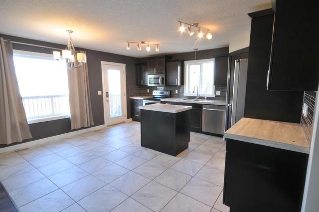 7306 115b Street, House detached with 5 bedrooms, 3 bathrooms and 6 parking in Grande Prairie AB | Image 3
