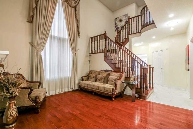 38 Village Lake Cres, House detached with 4 bedrooms, 4 bathrooms and 4 parking in Brampton ON | Image 23