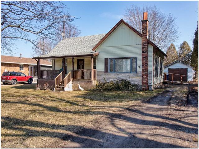 31 Victoria Ave, House detached with 2 bedrooms, 1 bathrooms and 4 parking in Chatham Kent ON | Image 11