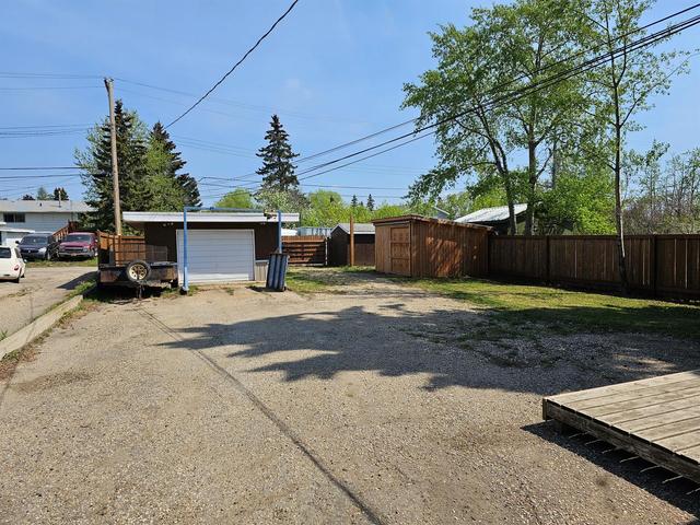 10407 96a Street, House detached with 4 bedrooms, 2 bathrooms and 8 parking in Grande Prairie AB | Image 3