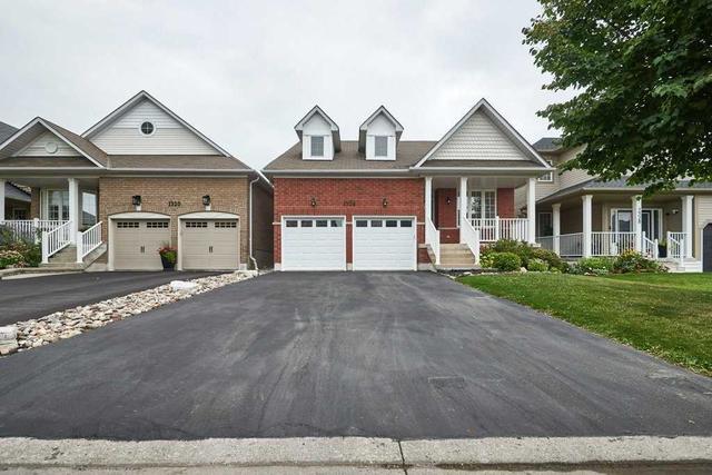 1324 Langley Circ, House detached with 2 bedrooms, 3 bathrooms and 6 parking in Oshawa ON | Image 1