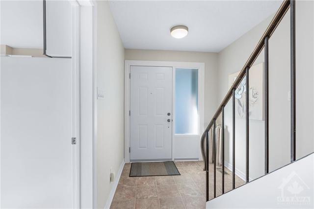 65 - 837 Eastvale Drive, Townhouse with 3 bedrooms, 1 bathrooms and 1 parking in Ottawa ON | Image 3
