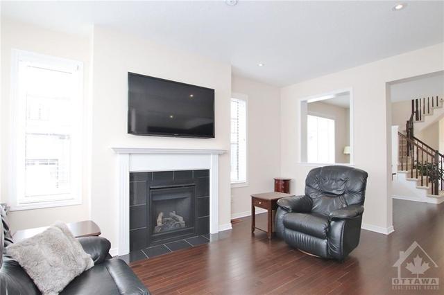 569 Radiant Private, Townhouse with 4 bedrooms, 3 bathrooms and 2 parking in Ottawa ON | Image 13