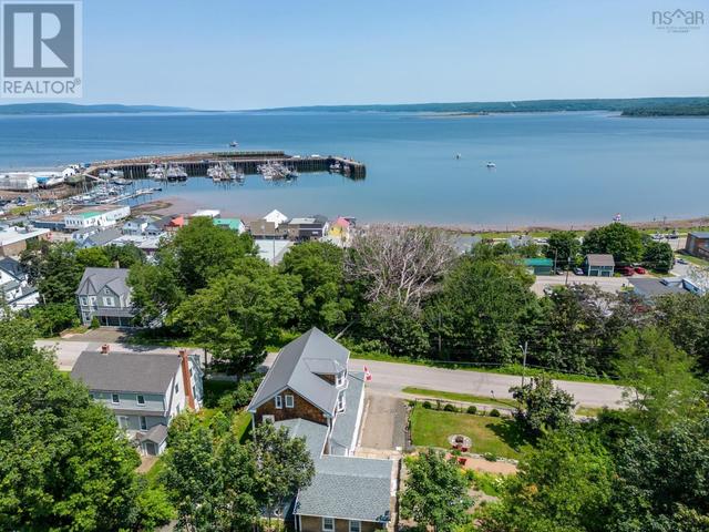 135 Queen Street, House detached with 7 bedrooms, 3 bathrooms and null parking in Digby NS | Image 2