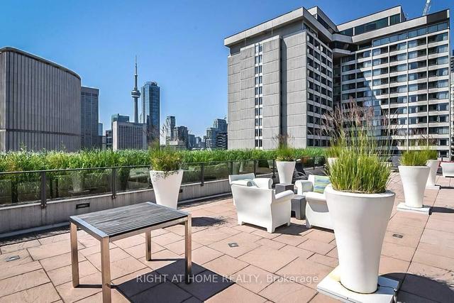 1702 - 111 Elizabeth St, Condo with 1 bedrooms, 1 bathrooms and 1 parking in Toronto ON | Image 31