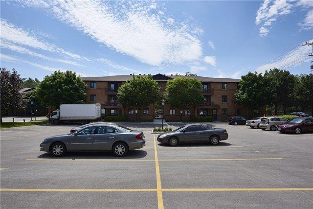 10 Coulter St, Condo with 2 bedrooms, 1 bathrooms and 1 parking in Barrie ON | Image 13