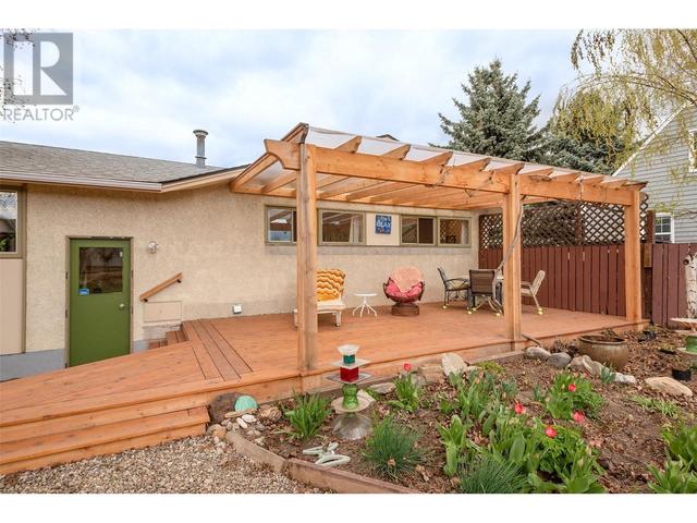 1701 Highland Drive, House detached with 4 bedrooms, 2 bathrooms and 4 parking in Kelowna BC | Image 36
