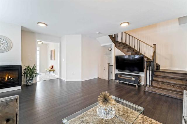 3041 Max Khan Blvd, House semidetached with 4 bedrooms, 3 bathrooms and 3 parking in Oakville ON | Image 3