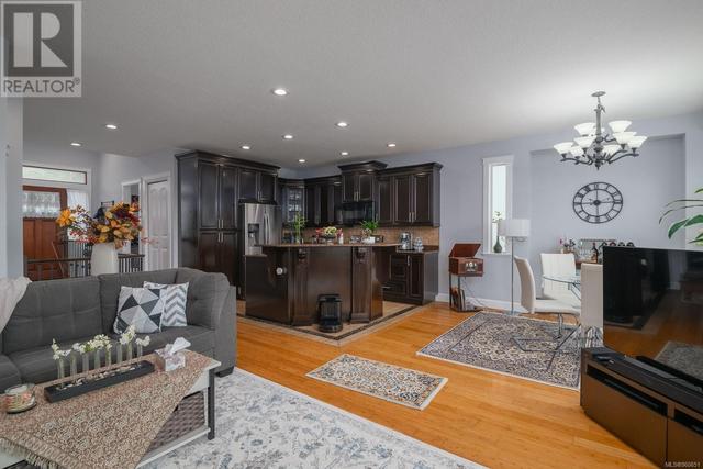 Kitchen, open concept | Image 10