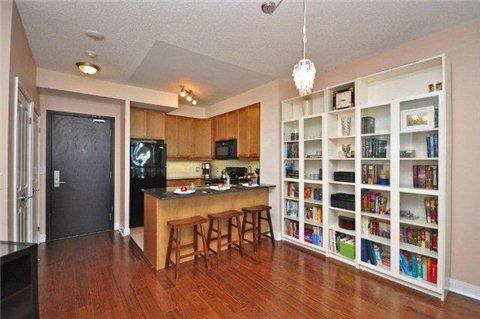 402 - 70 Absolute Ave, Condo with 2 bedrooms, 1 bathrooms and 1 parking in Mississauga ON | Image 5