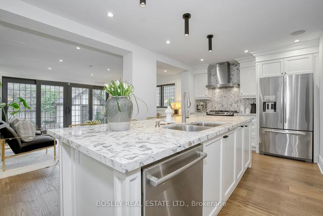 33 Wendover Rd, House detached with 3 bedrooms, 4 bathrooms and 4 parking in Toronto ON | Image 3