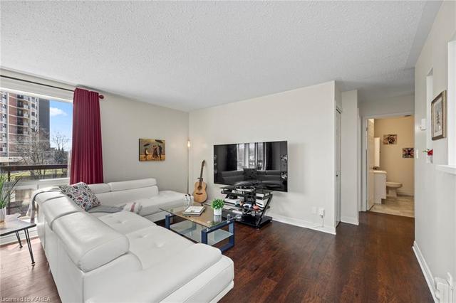 203 - 315 Regent Street, House attached with 2 bedrooms, 1 bathrooms and 1 parking in Kingston ON | Image 13