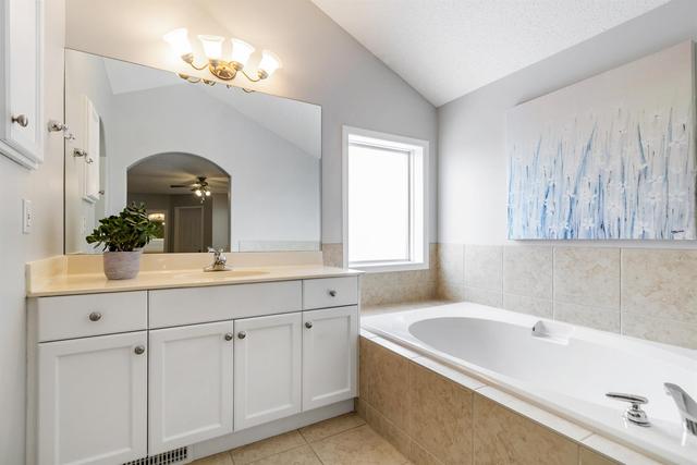 82 Cougarstone Circle Sw, House detached with 4 bedrooms, 2 bathrooms and 4 parking in Calgary AB | Image 18