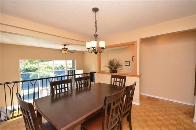 112 Darras Crt, Townhouse with 3 bedrooms, 2 bathrooms and 1 parking in Brampton ON | Image 6